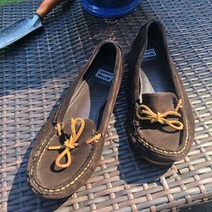 Women's Lacoste Brown Suede Loafer Moccasin Size 9 Casual Slip On Flat